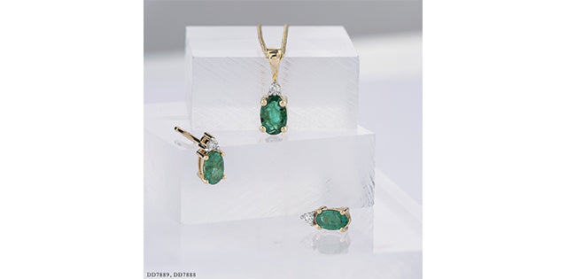 10K Yellow Gold Oval Cut Emerald and Diamond Pendant, 18&quot;