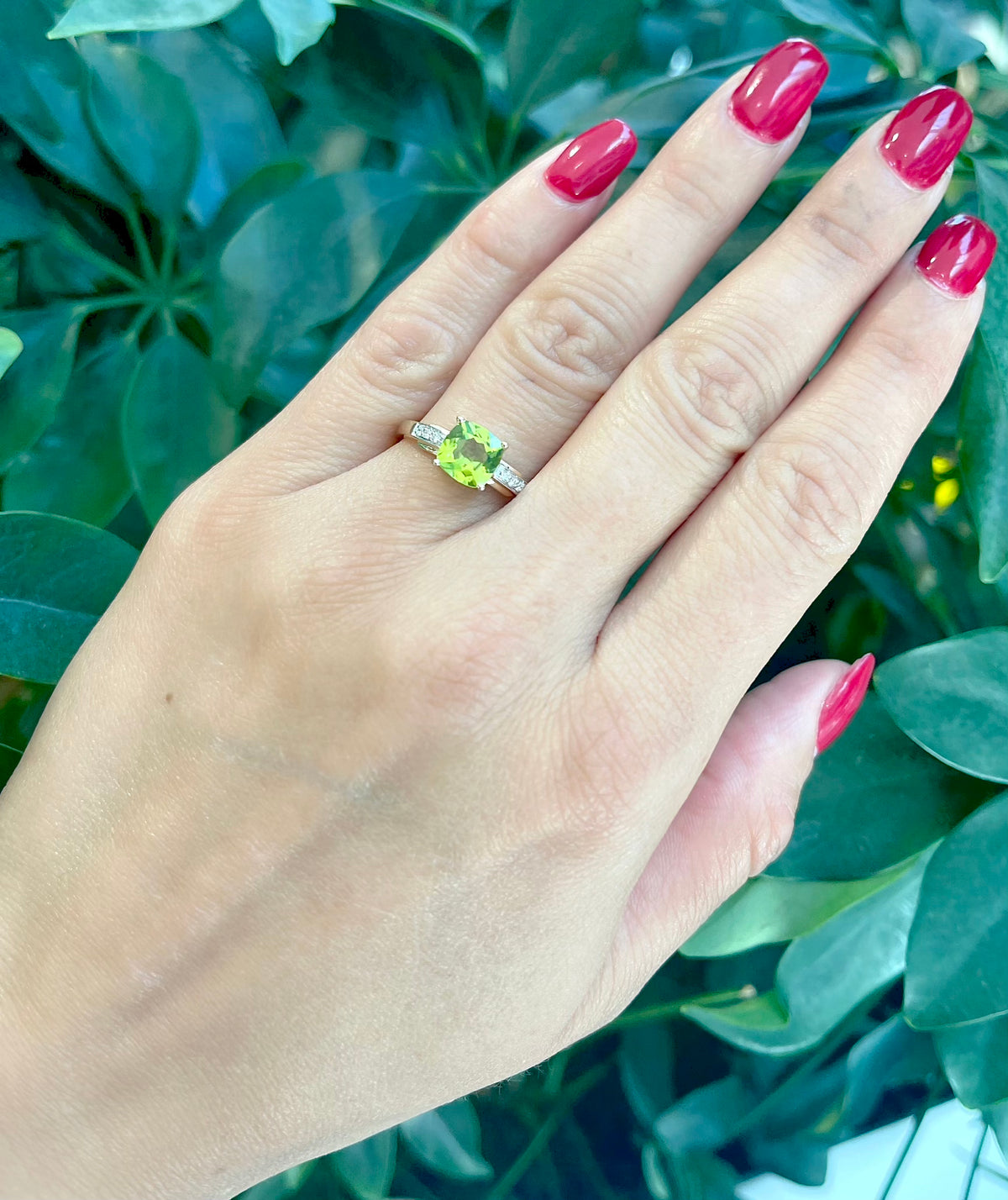 10K Yellow Gold 1.41cttw Peridot and 0.051cttw Diamond Ring - Size 7