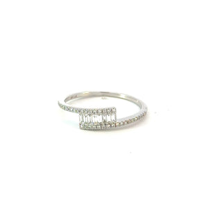 Anillo de diamantes de 0,22 quilates en oro blanco de 14 quilates