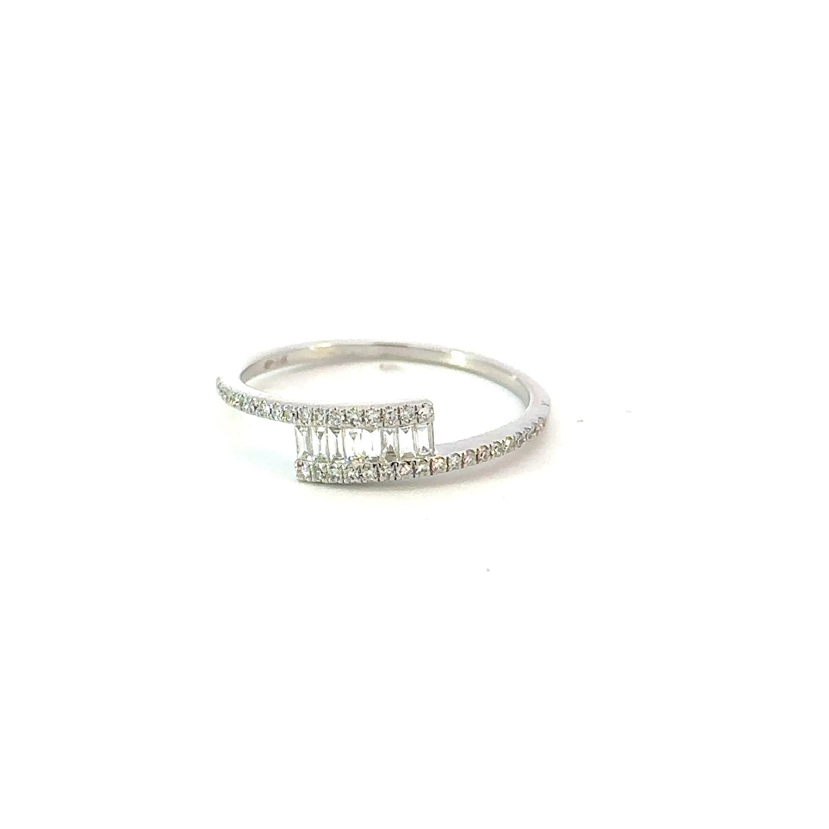 Anillo de diamantes de 0,22 quilates en oro blanco de 14 quilates
