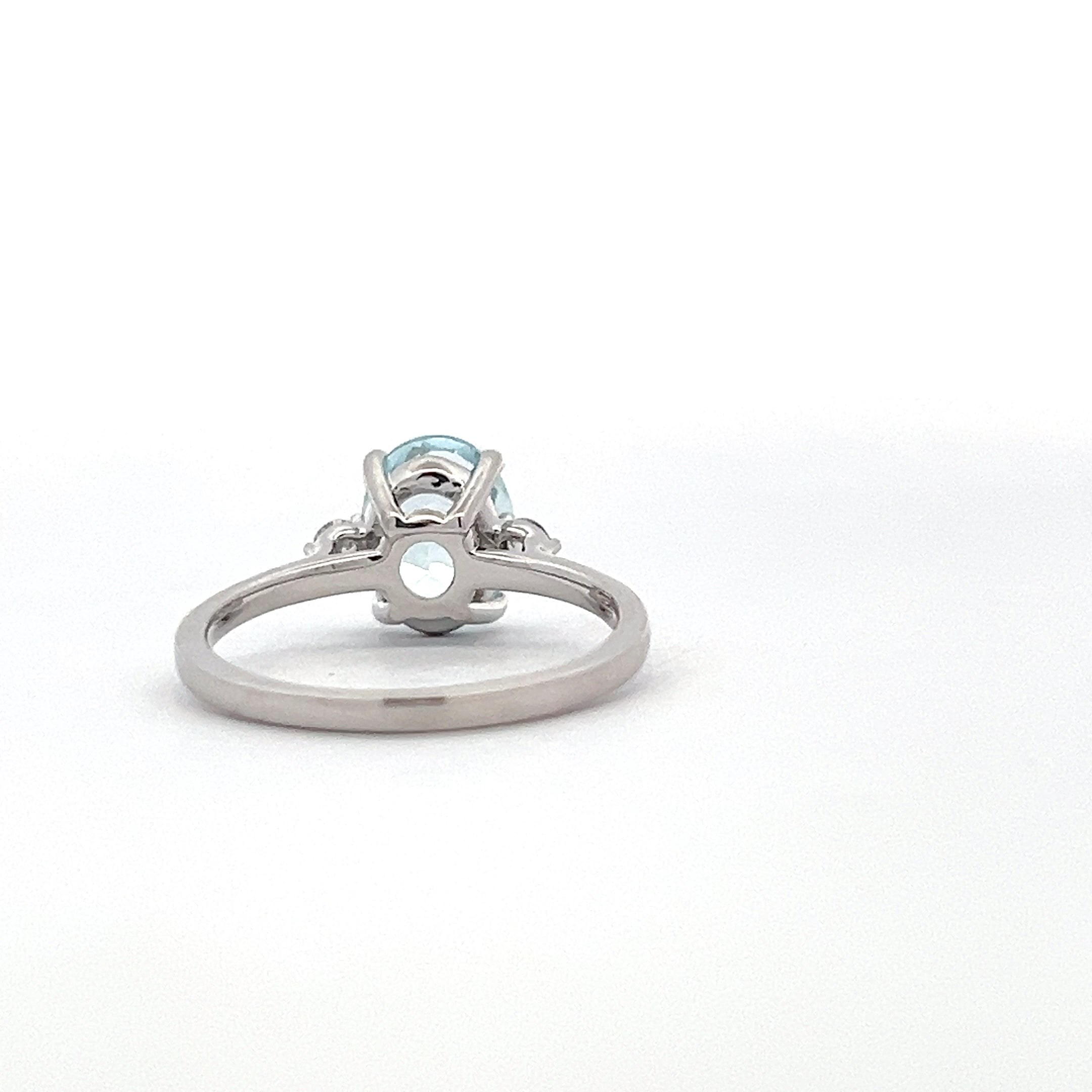 14K White Gold Aquamarine and 0.10cttw Canadian Diamond Ring - 4 / White gold