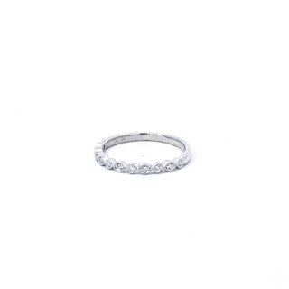 Banda milgrain de diamantes de oro blanco de 14 quilates de 0,09 quilates