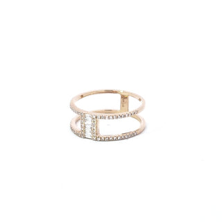 Anillo de oro amarillo de 14 quilates con diamantes de talla brillante redonda y baguette