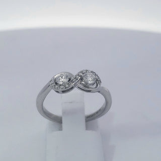 Anillo de diamantes de 0,40 quilates en oro blanco de 10 quilates