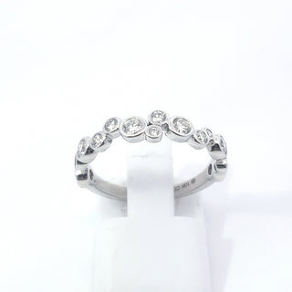 Anillo de diamantes de 0,58 quilates en oro blanco de 10 quilates