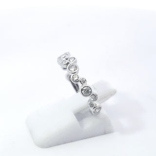 Anillo de diamantes de 0,58 quilates en oro blanco de 10 quilates