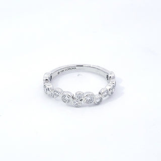 Anillo de diamantes de 0,58 quilates en oro blanco de 10 quilates