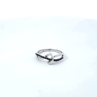 Anillo de oro blanco de 10 quilates con diamantes negros de 0,15 quilates