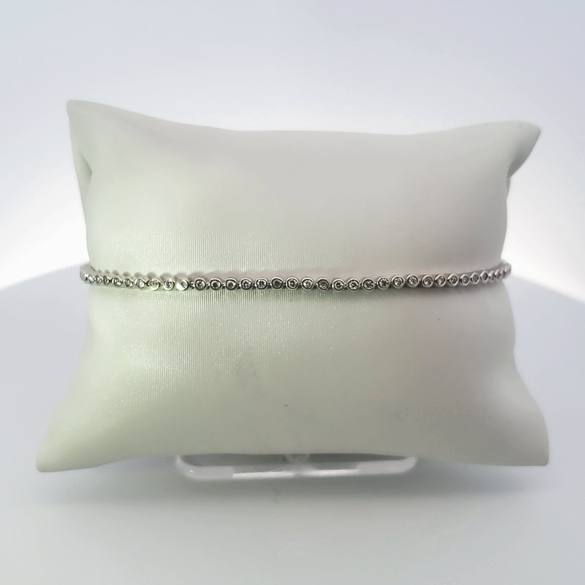 Brazalete de tenis con diamantes de 0,66 quilates en oro blanco de 10 quilates