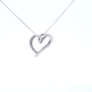 Colgante en forma de corazón con diamantes de 0,065 quilates en oro blanco de 10 quilates, 18"