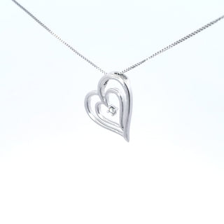 Colgante en forma de corazón con diamantes de 0,02 quilates en oro blanco de 10 quilates, 18"