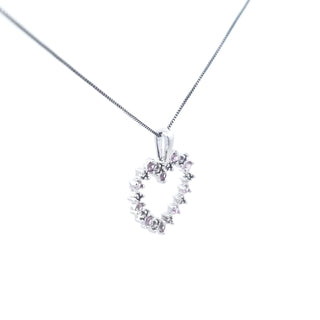 Colgante en forma de corazón de zafiro rosa y diamante de 0,05 quilates en oro blanco de 10 quilates, 18"