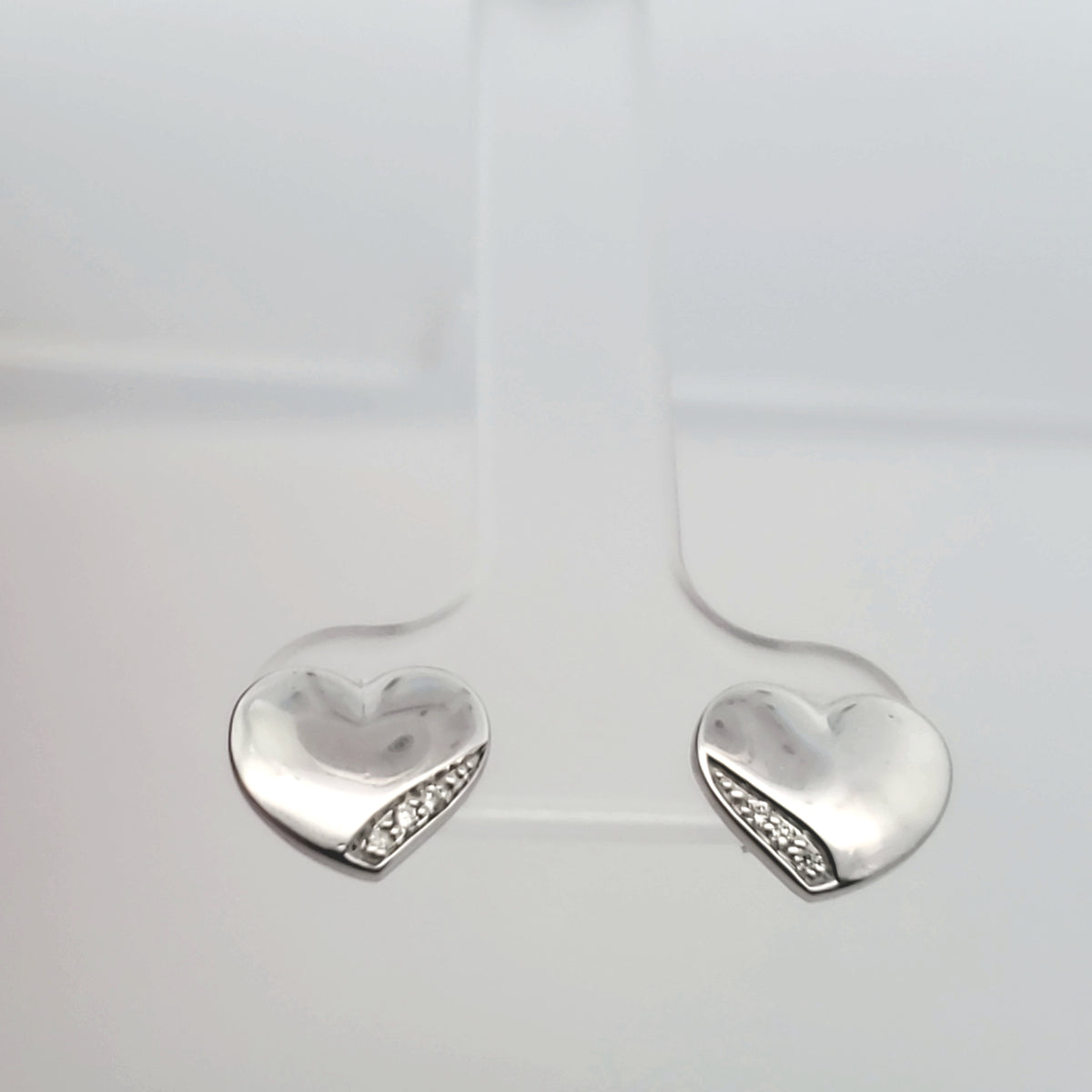 10K White Gold 0.024 cttw Diamond Heart Earrings