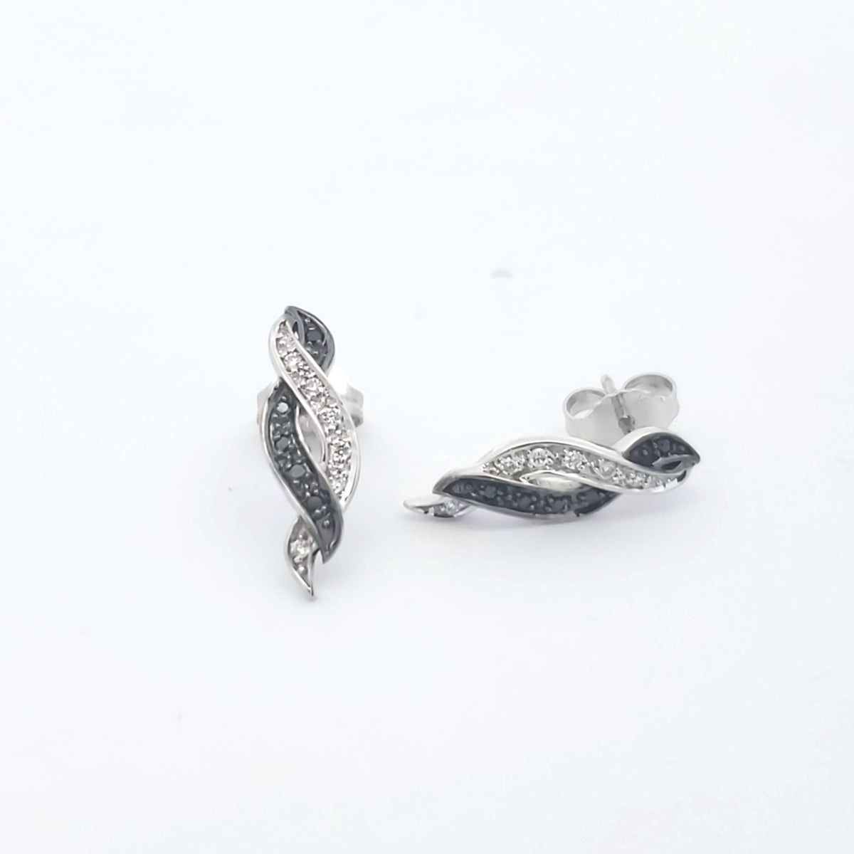 10K White Gold 0.05 cttw Black Diamond Earrings