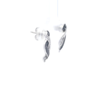 Aretes de diamantes negros de 0,05 quilates en oro blanco de 10 quilates