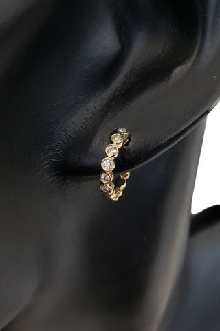 Aretes Huggie / tipo argolla con diamantes de 0,19 quilates en oro amarillo de 14 quilates