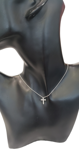 Colgante de cruz de diamantes de 0,25 quilates en oro blanco de 14 quilates