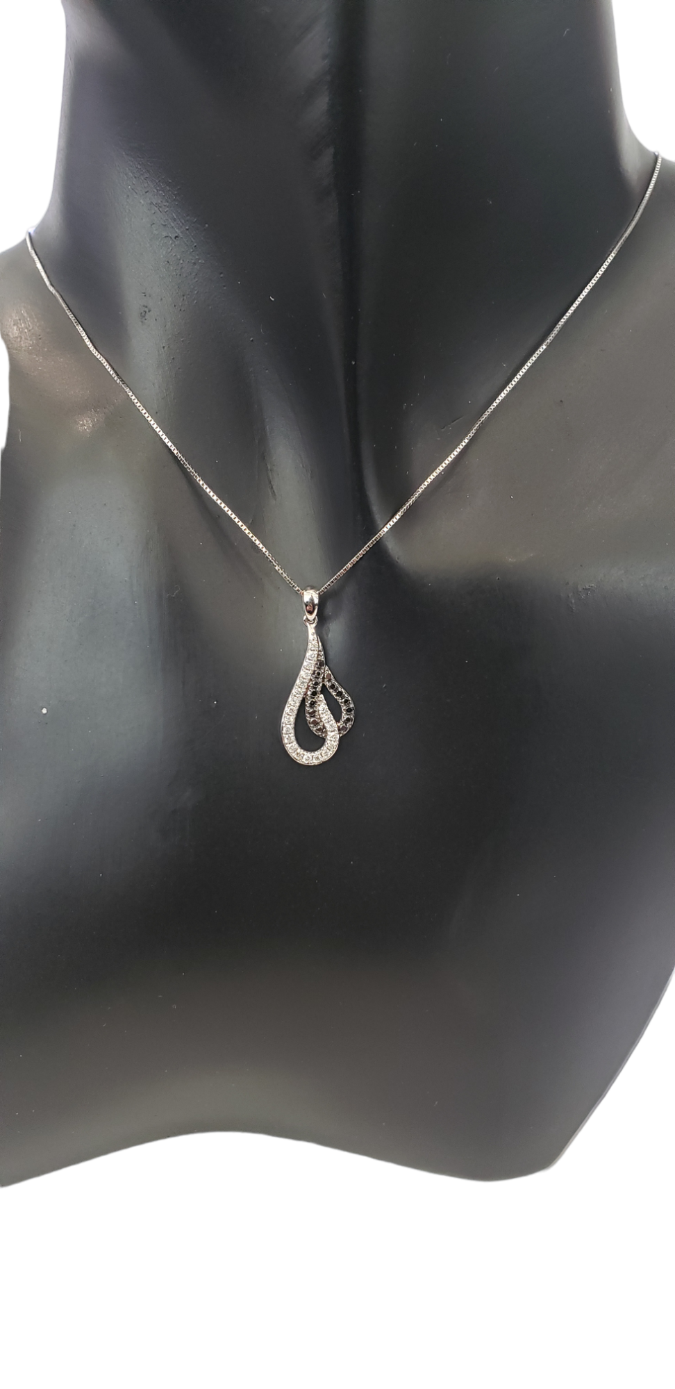 10K White Gold 0.25 cttw Diamond Pendant, 18"