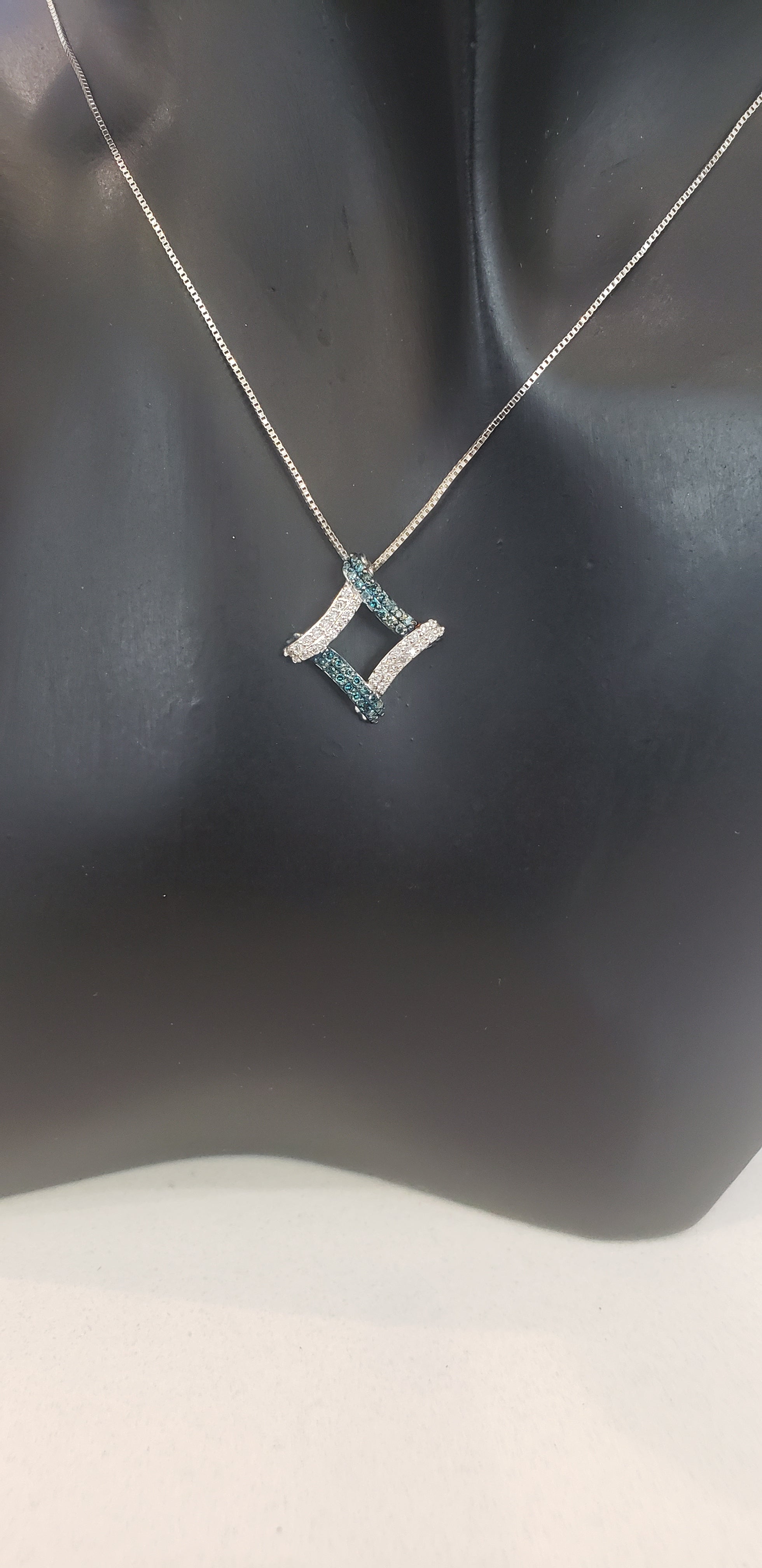 10K White Gold cttw Blue Diamond Pendant