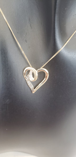 Colgante en forma de corazón con diamantes marrones de 0,035 quilates en oro amarillo de 10 quilates, 18"