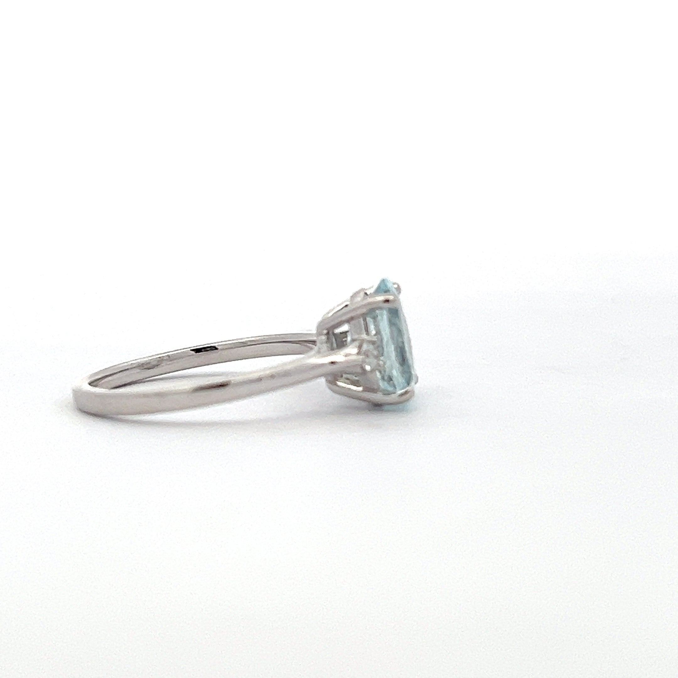 14K White Gold Aquamarine and 0.10cttw Canadian Diamond Ring - 4 / White gold