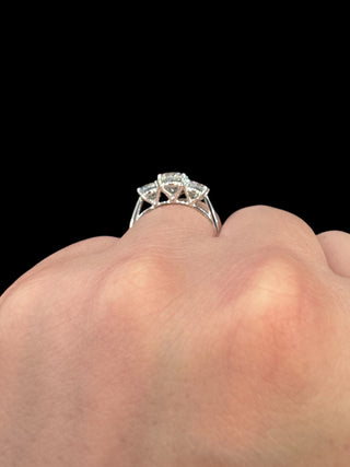 Anillo de diamantes brillantes redondos de 3 piedras cultivados en laboratorio de 14 quilates