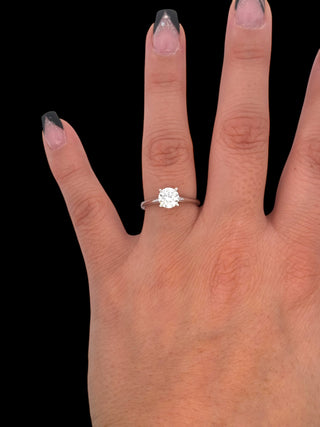 Anillo de diamantes de cuatro garras de corte brillante redondo de 0,50 a 3,00 quilates cultivado en laboratorio de 14 quilates