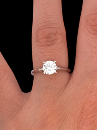 Anillo de diamantes de cuatro garras de corte brillante redondo de 0,50 a 3,00 quilates cultivado en laboratorio de 14 quilates