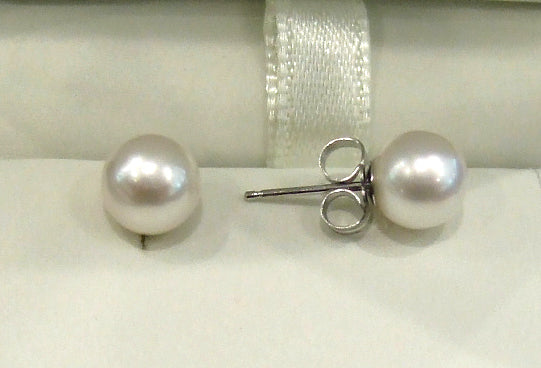 14K Gold Cultured Pearl Stud Earrings 5.5-6mm