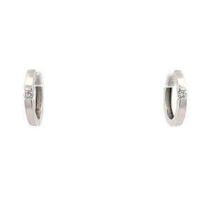 Pendientes tipo argolla con bisagras Huggie de diamantes de 0,10 quilates en oro amarillo de 10 quilates
