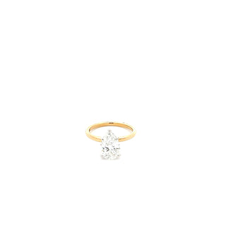 Anillo de diamantes de cinco garras con forma de pera cultivados en laboratorio de 14 quilates