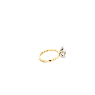 Anillo de diamantes de cinco garras con forma de pera cultivados en laboratorio de 14 quilates