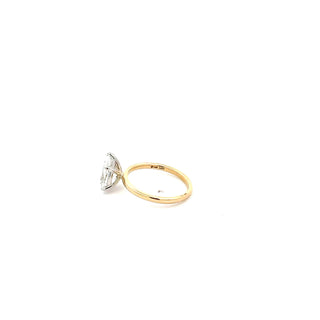 Anillo de diamantes de cinco garras con forma de pera cultivados en laboratorio de 14 quilates
