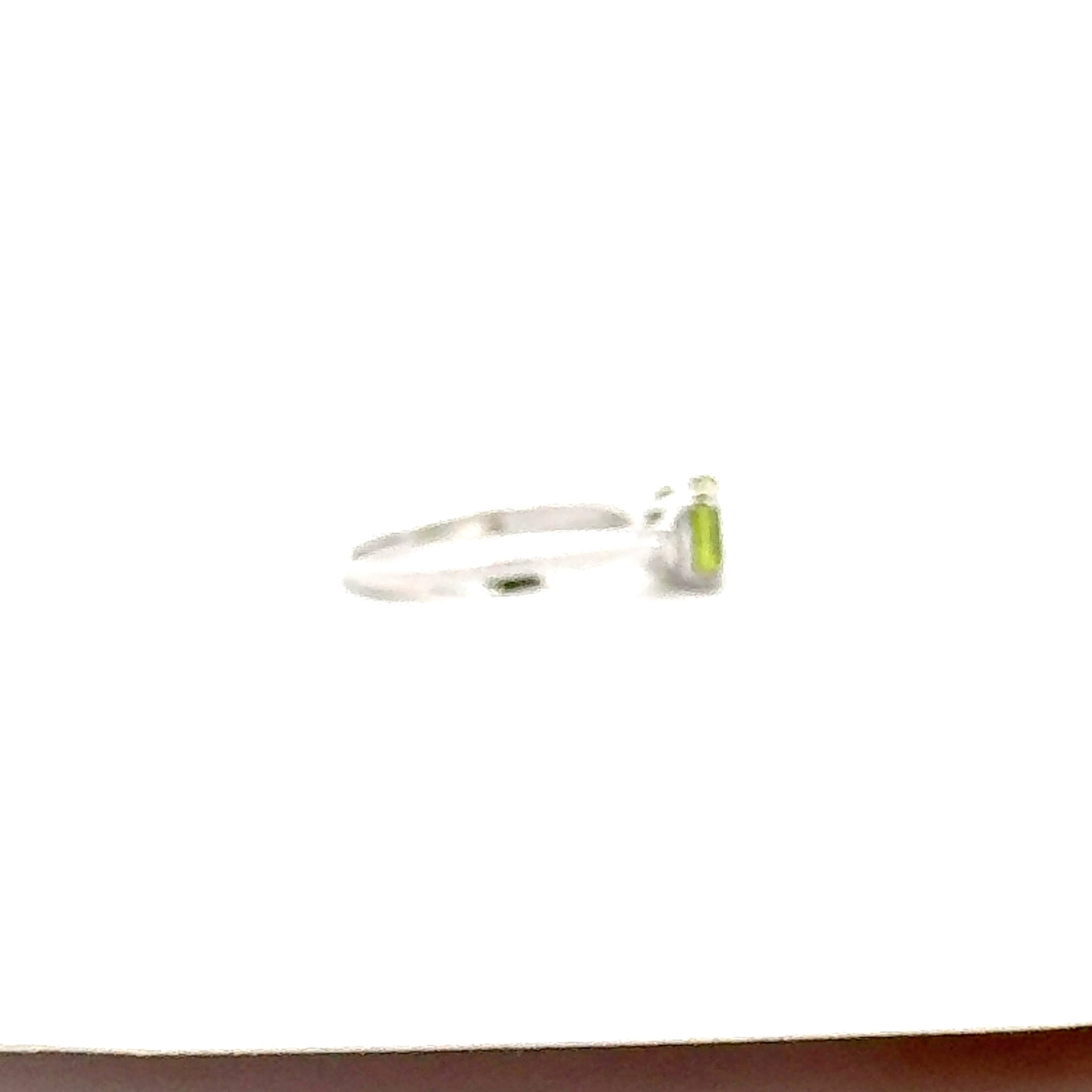 10K White Gold Peridot and Diamond Ring - 4