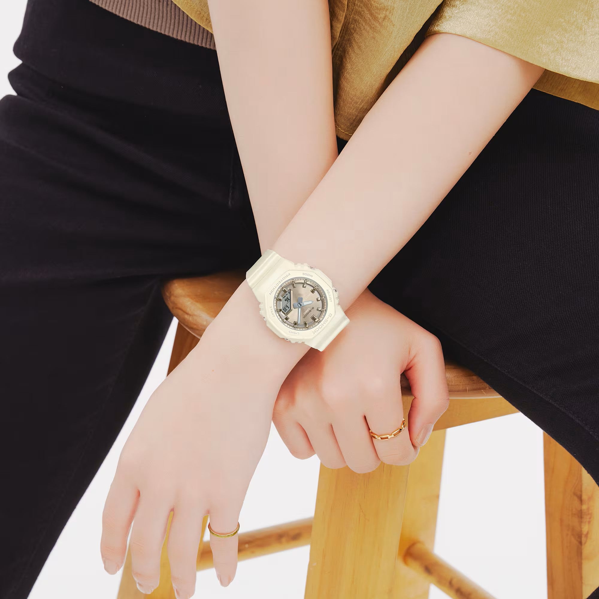 Casio G-Shock Women's Analog Digital Watch, GMAP2100ST-7A, White & Gold