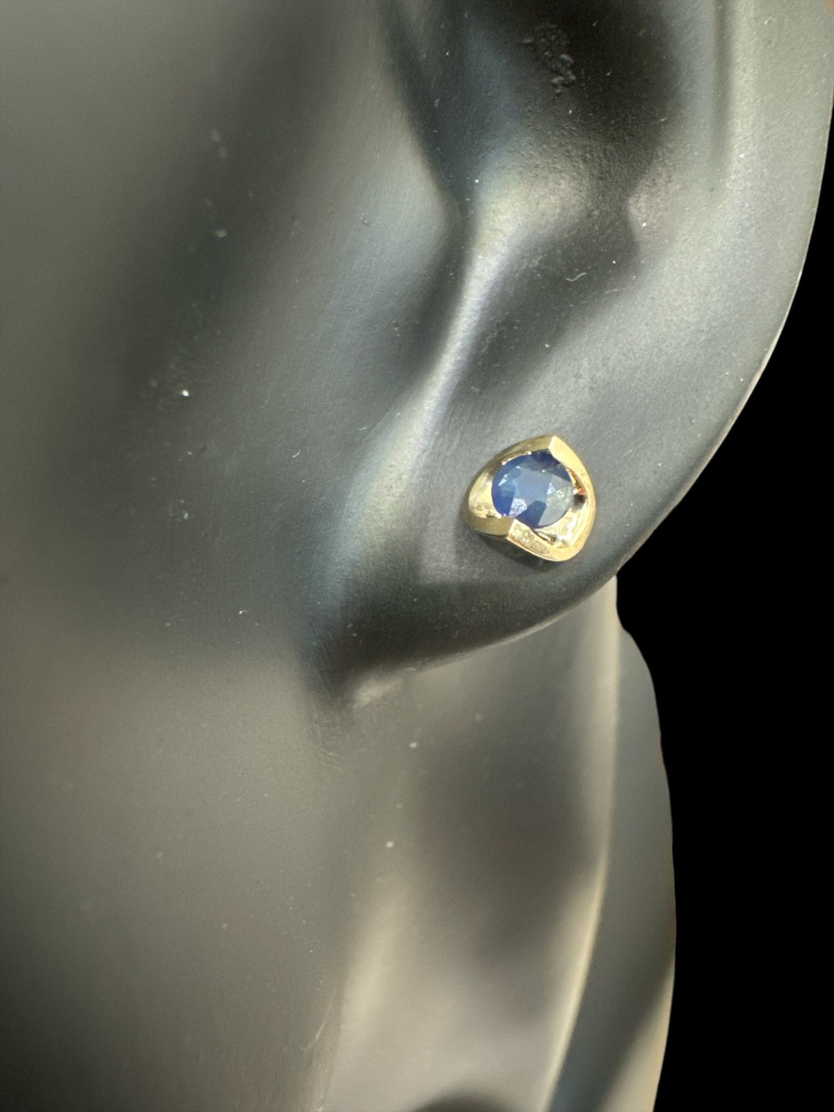 10K Yellow Gold Sapphire Earring