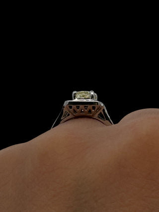 Anillo de compromiso con halo de diamantes amarillos naturales de lujo de 1,52 quilates de oro blanco de 14 quilates, tamaño 6,5