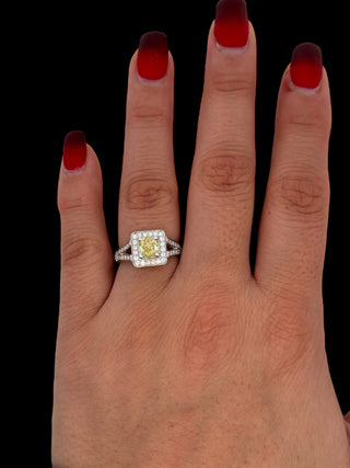 Anillo de compromiso con halo de diamantes amarillos naturales de lujo de 1,52 quilates de oro blanco de 14 quilates, tamaño 6,5