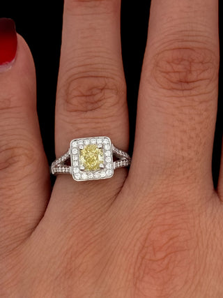 Anillo de compromiso con halo de diamantes amarillos naturales de lujo de 1,52 quilates de oro blanco de 14 quilates, tamaño 6,5