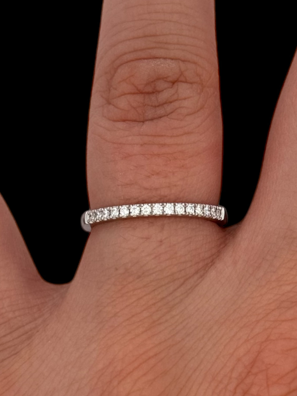 14K White Gold 0.15cttw Diamond Band, Size 6