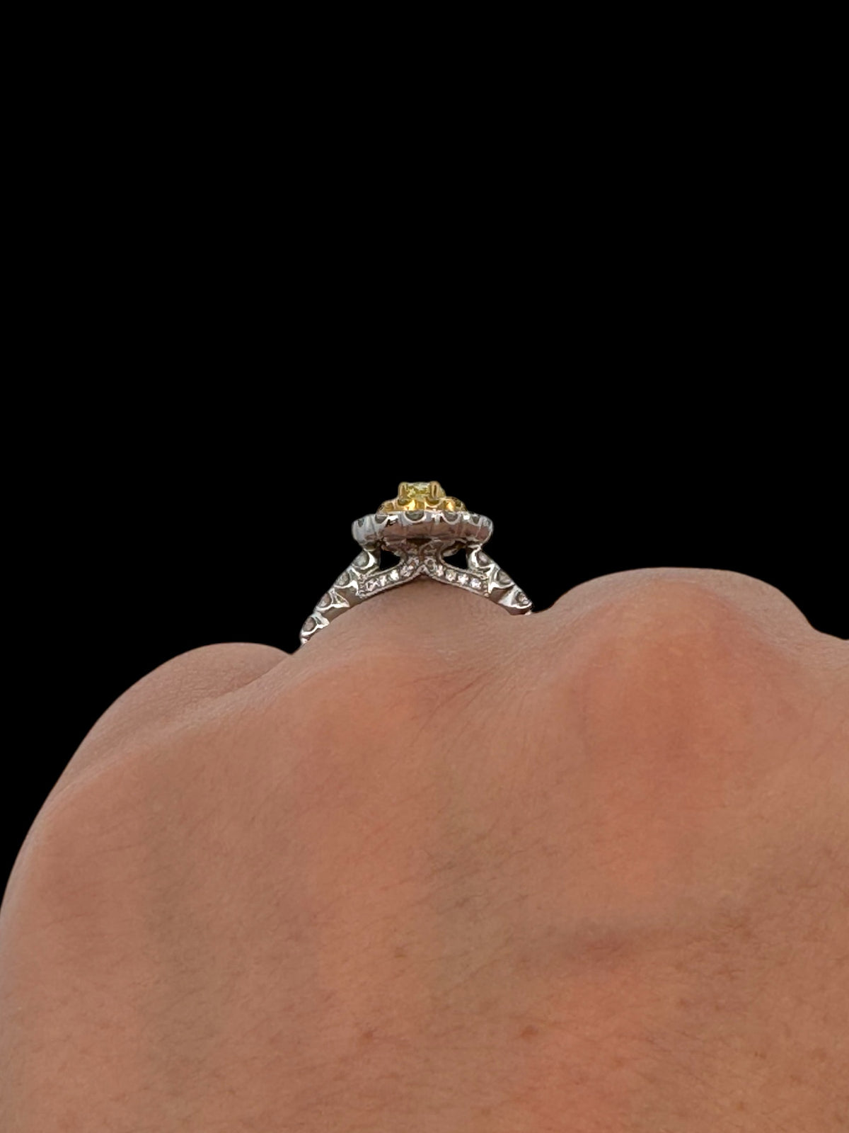 18K White Gold 1.31 cttw Natural Yellow and White Diamond Ring