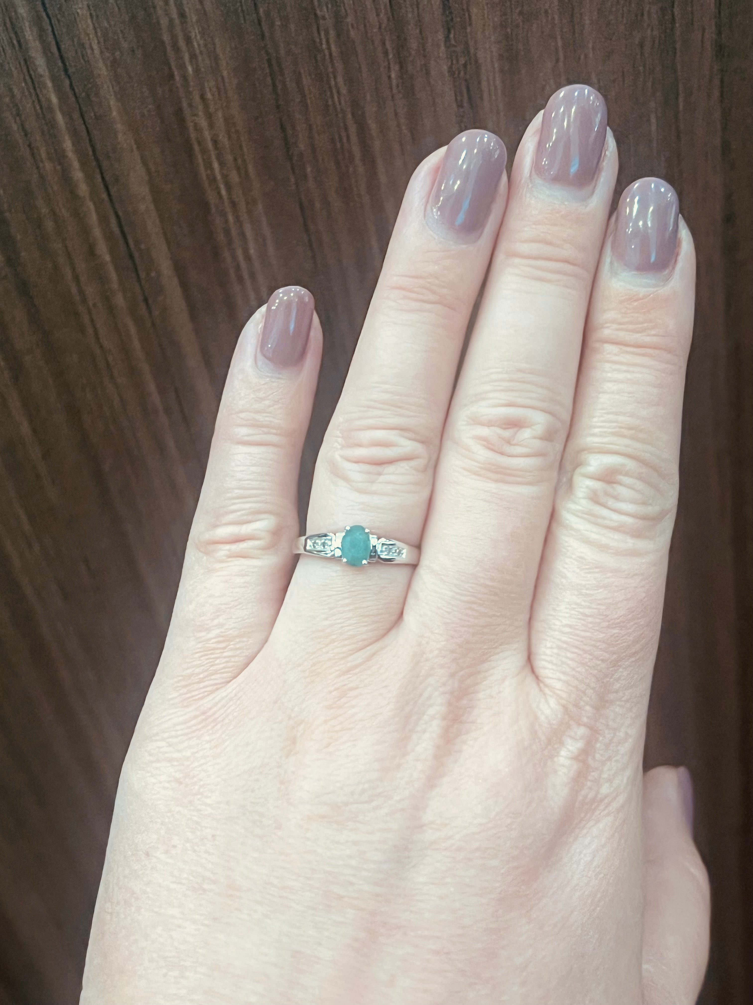 10K White Gold Emerald & Diamond Ring