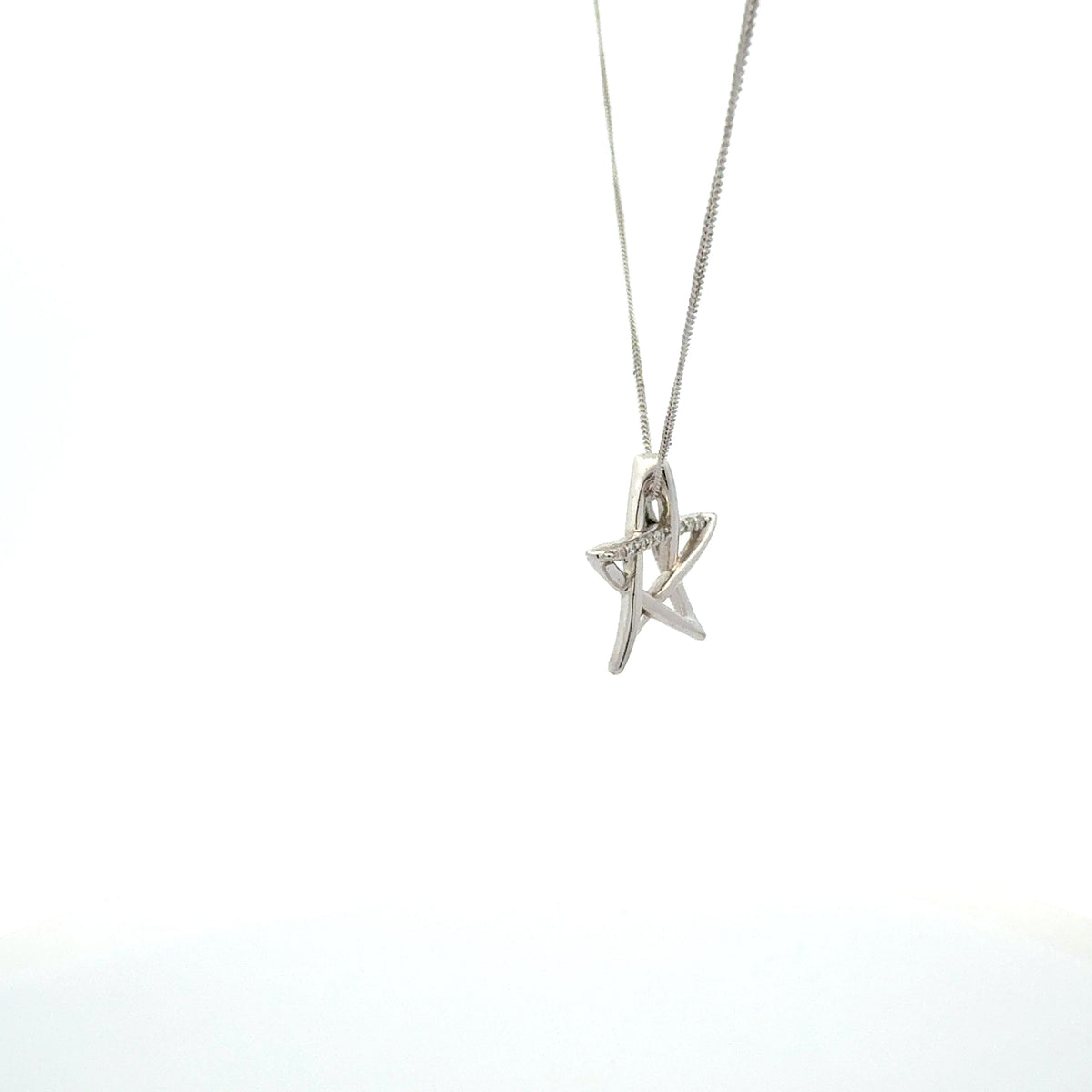 10k White Gold 0.081cttw Diamond Star Necklace