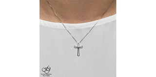 Colgante de cruz de diamantes