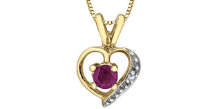 Collar de corazón de diamantes y rubíes de oro amarillo de 10 quilates