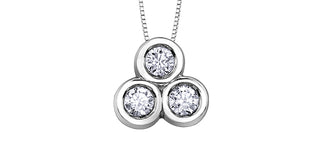 10K White Gold 0.25 cttw Diamond Pendant