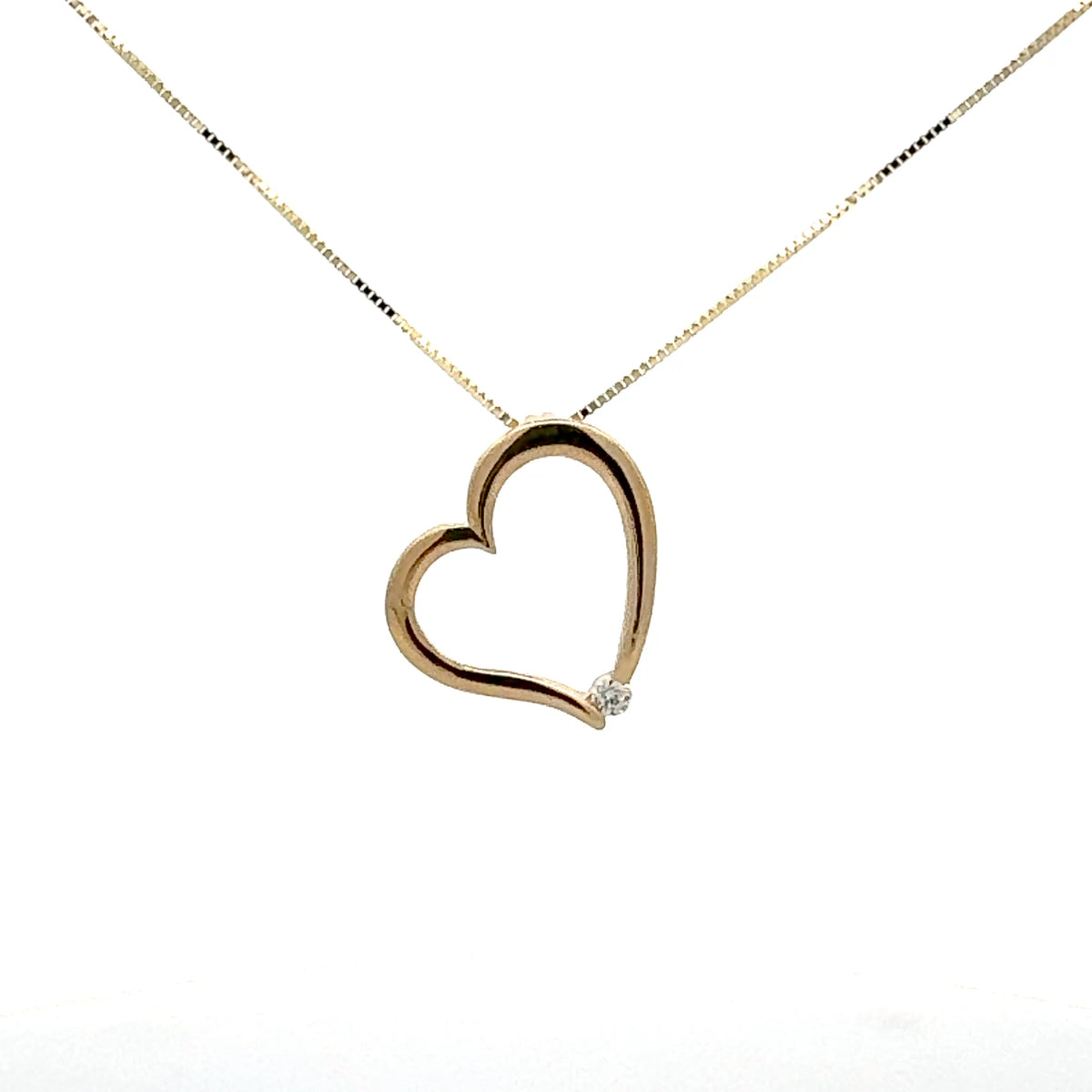 Colgante en forma de corazón con diamantes canadienses de 0,03 quilates en oro amarillo de 10 quilates, 18&quot;
