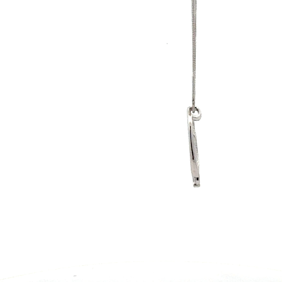 Colgante en forma de corazón con diamantes canadienses de 0,03 quilates en oro blanco de 10 quilates, 18&quot;