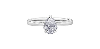 Anillo de compromiso de diamantes de talla pera
