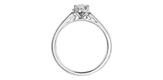 Anillo de compromiso de diamantes de talla pera
